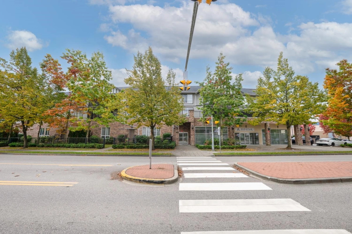 Entry Foyer Photo of 311 12088 75a Avenue, Surrey, BC