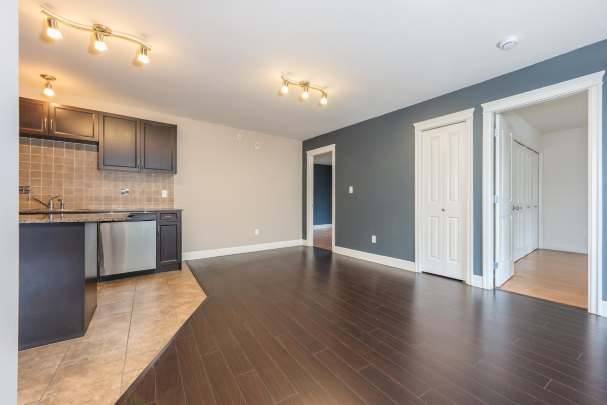 Family Room Photo of 311 12088 75a Avenue, Surrey, BC