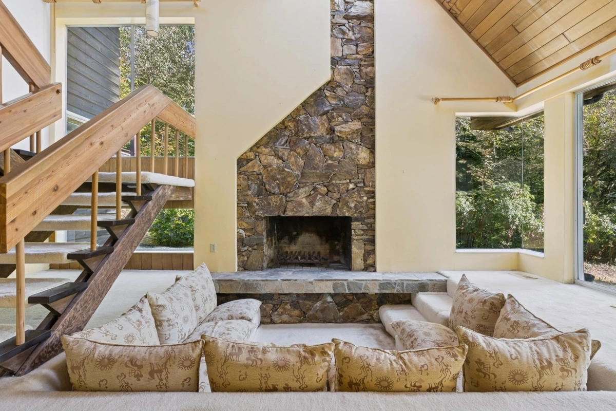 Family Room Photo of 1491 Dempsey Road, North Vancouver, BC