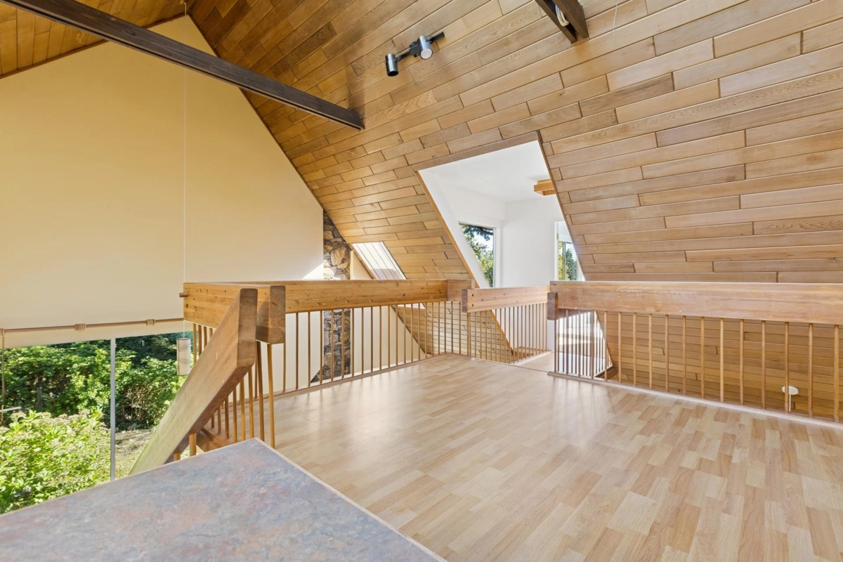 Hallway Photo of 1491 Dempsey Road, North Vancouver, BC
