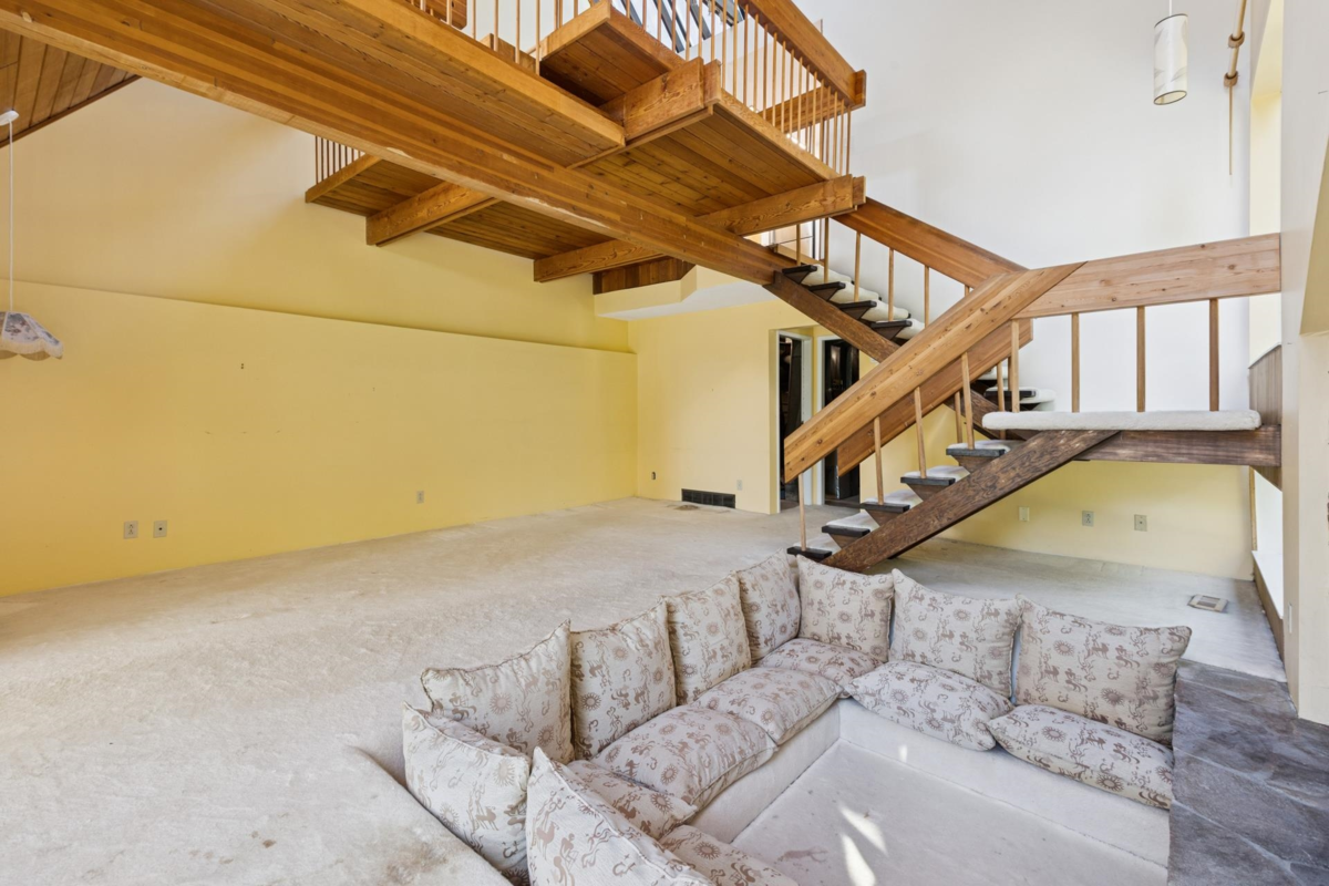 Kitchen Island Photo of 1491 Dempsey Road, North Vancouver, BC
