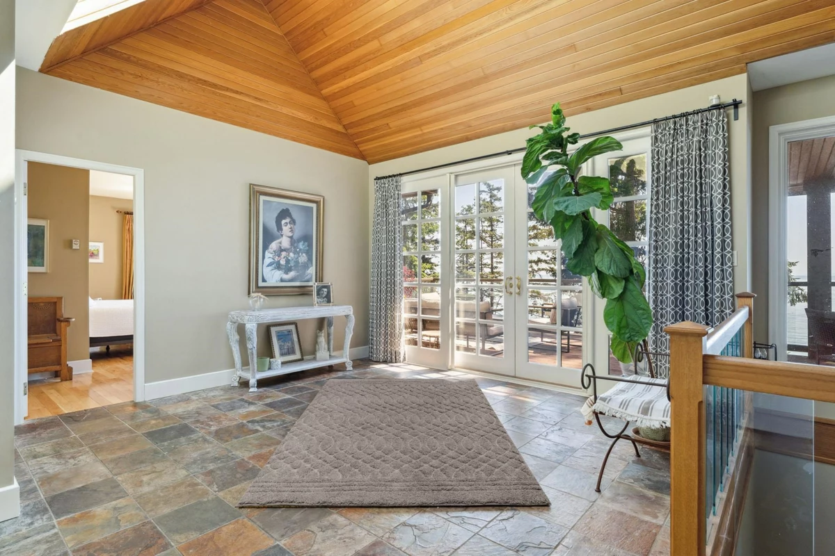 Basement Recreation Room Photo of 1251 Fairweather Road, Bowen Island, BC