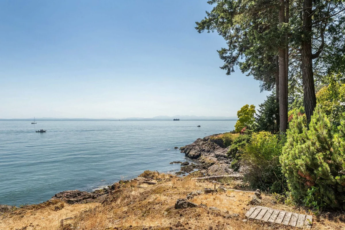 Breakfast Nook Photo of 1251 Fairweather Road, Bowen Island, BC