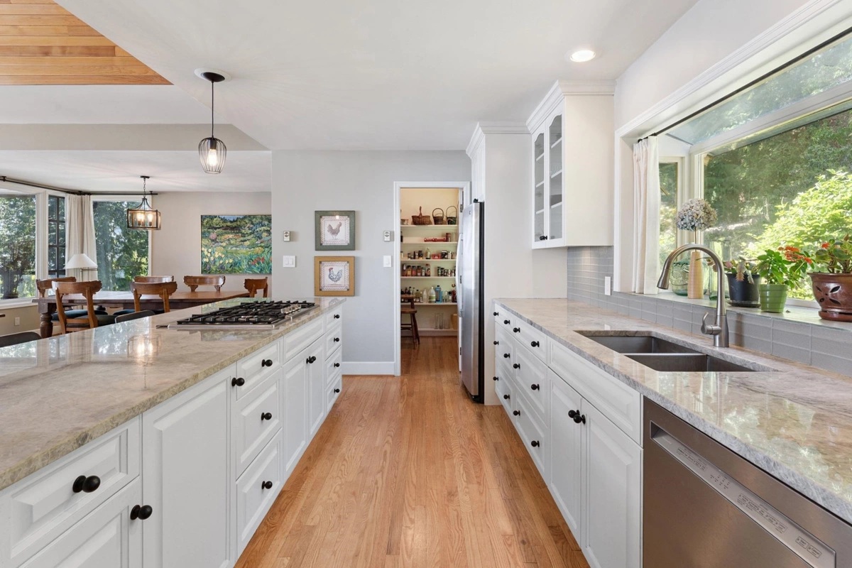 Guest Bathroom Photo of 1251 Fairweather Road, Bowen Island, BC