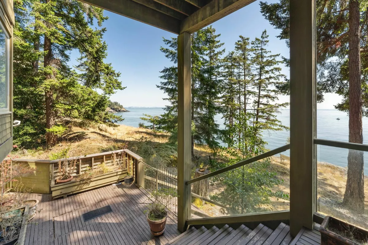 Hot Tub / Spa Photo of 1251 Fairweather Road, Bowen Island, BC