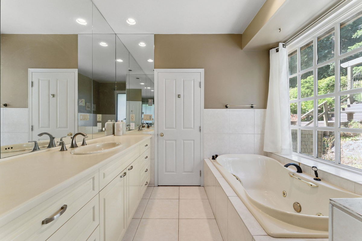 Mudroom Photo of 1251 Fairweather Road, Bowen Island, BC