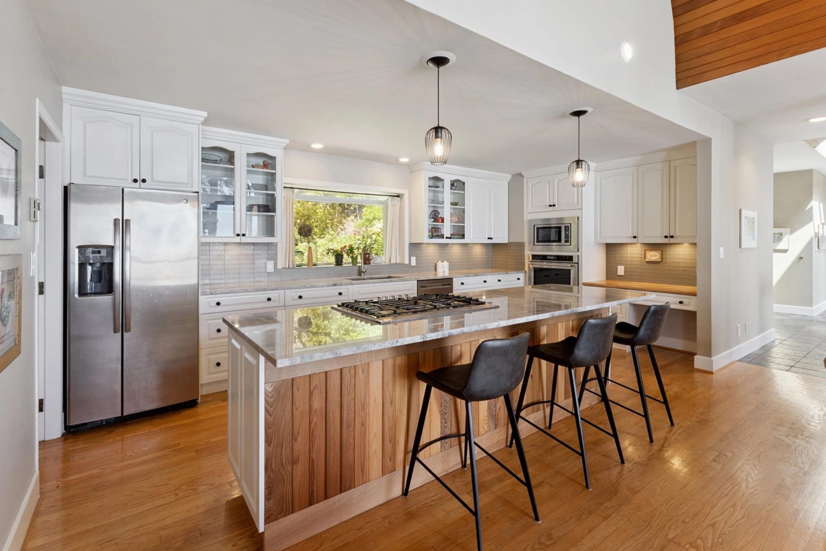 Powder Room Photo of 1251 Fairweather Road, Bowen Island, BC