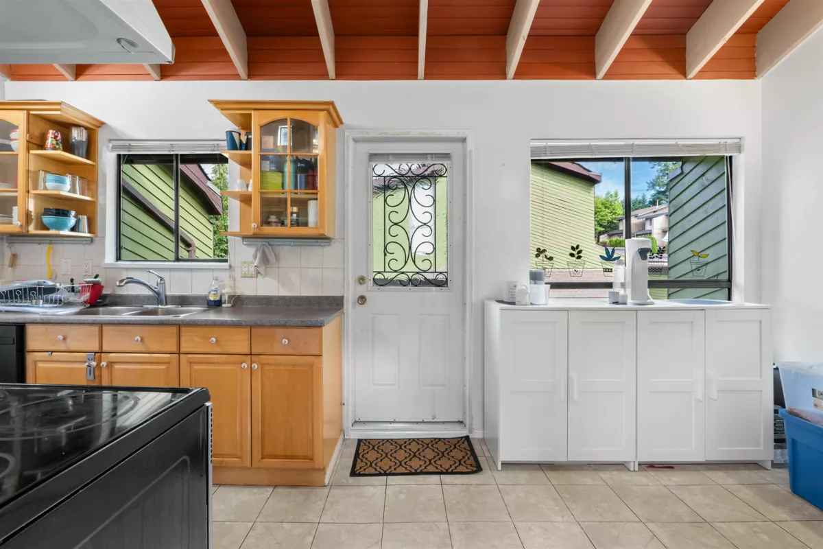 Family Room Photo of 2690 Kingsford Avenue, Burnaby, BC