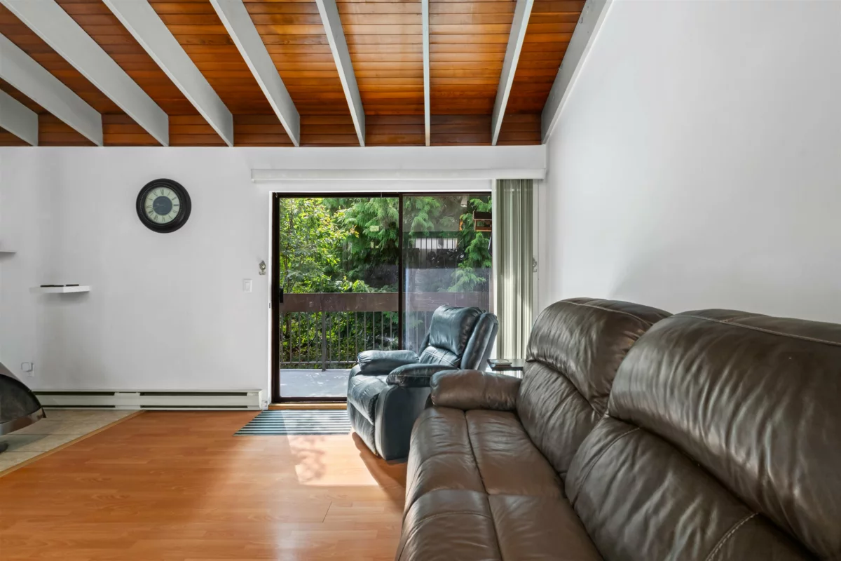 Kitchen Island Photo of 2690 Kingsford Avenue, Burnaby, BC