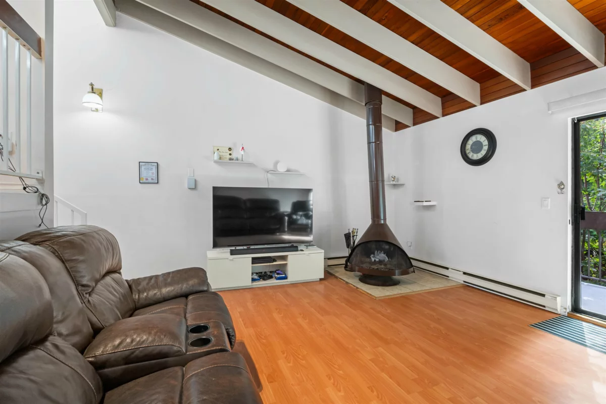 Kitchen Photo of 2690 Kingsford Avenue, Burnaby, BC