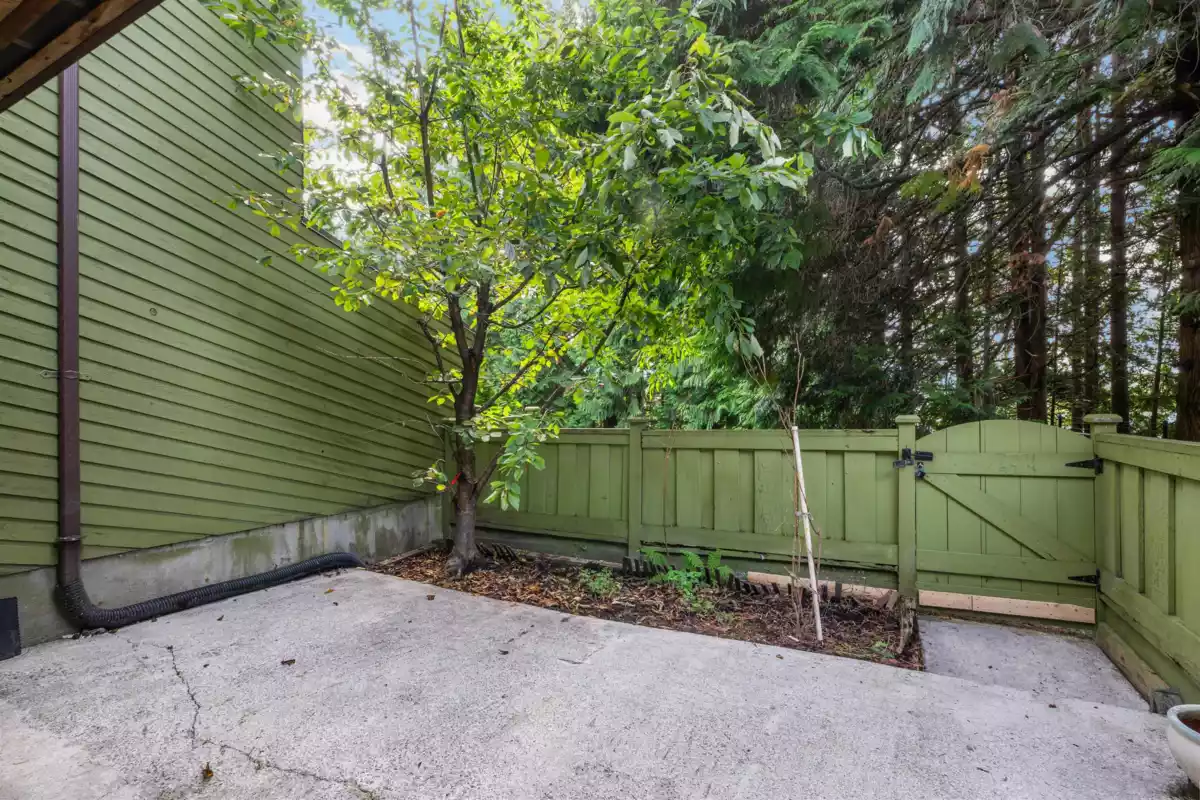 Office / Den Photo of 2690 Kingsford Avenue, Burnaby, BC