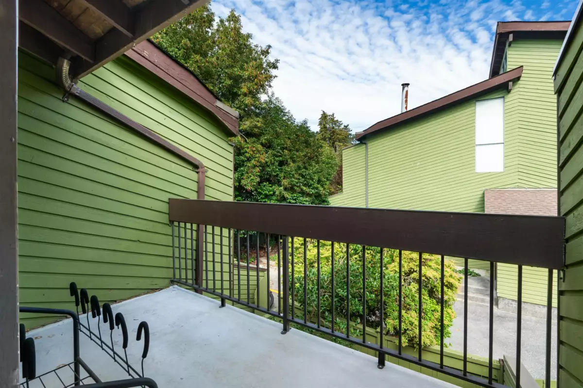 Powder Room Photo of 2690 Kingsford Avenue, Burnaby, BC
