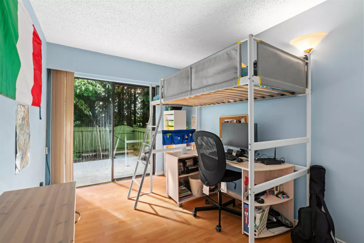 Primary Bedroom Photo of 2690 Kingsford Avenue, Burnaby, BC