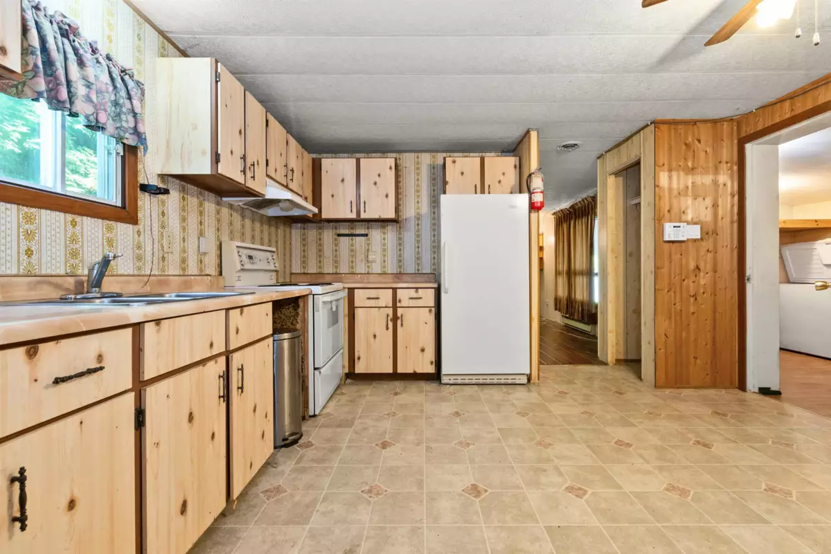 Dining Area Photo of 57 5742 Unsworth Road, Chilliwack, BC