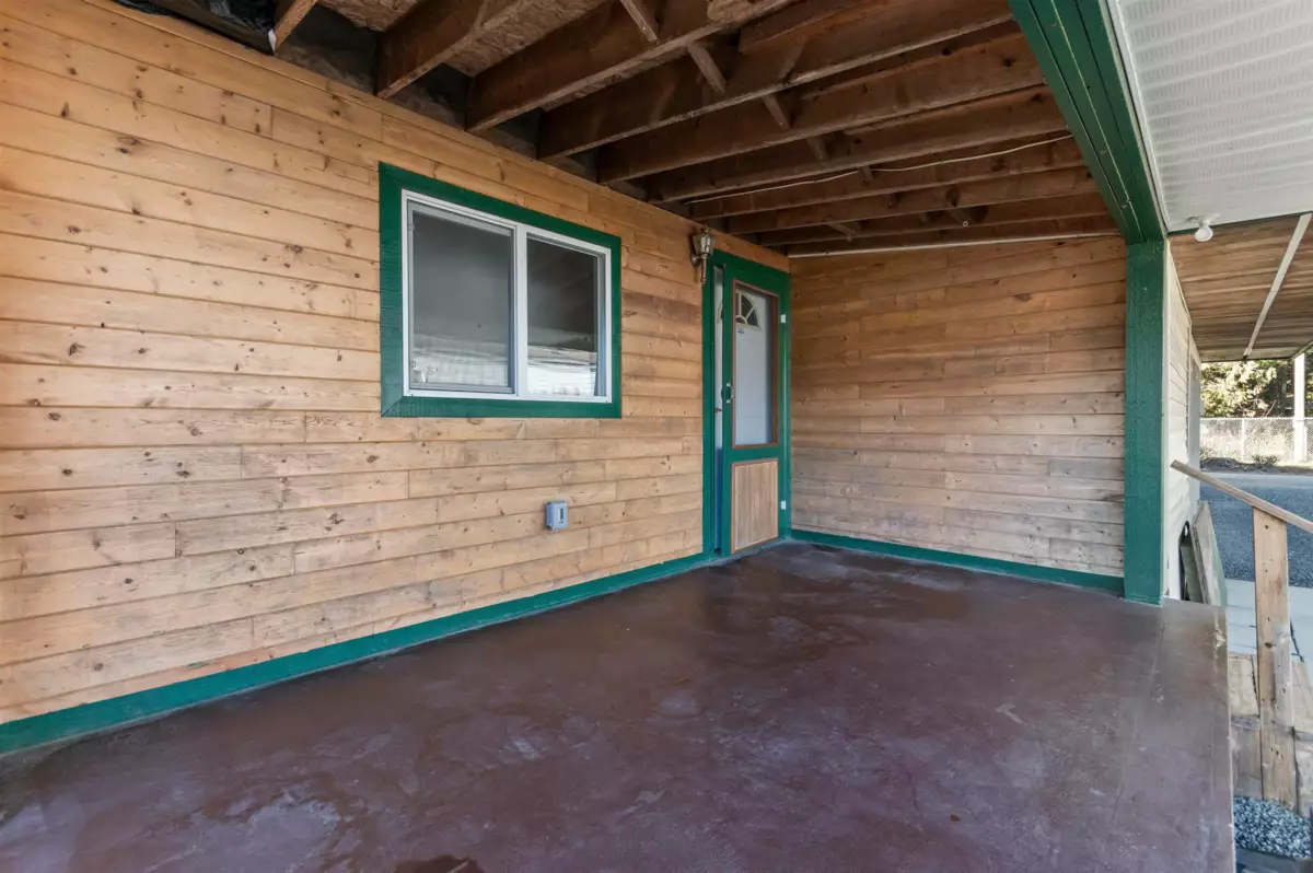 Entry Foyer Photo of 57 5742 Unsworth Road, Chilliwack, BC