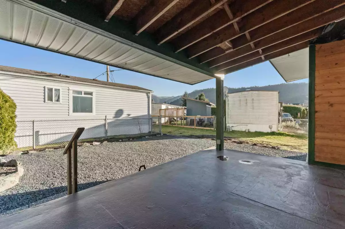 Hallway Photo of 57 5742 Unsworth Road, Chilliwack, BC
