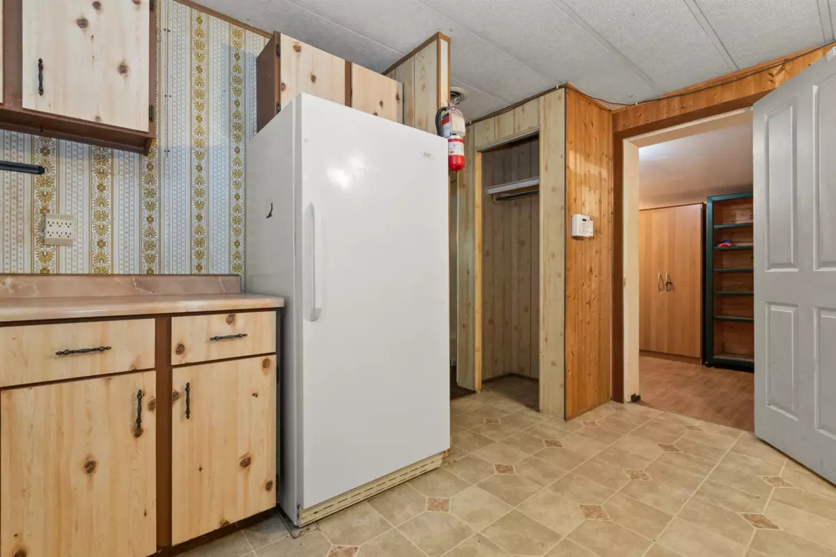 Kitchen Island Photo of 57 5742 Unsworth Road, Chilliwack, BC