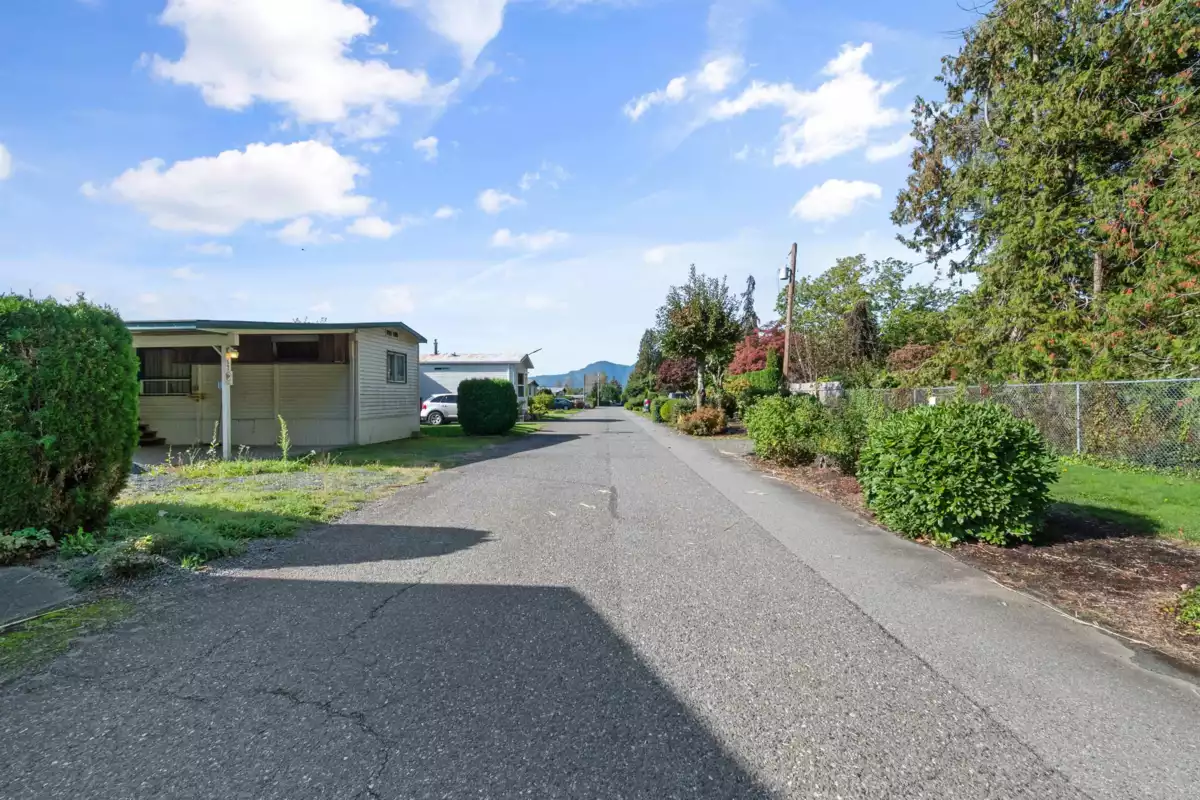 Staircase Photo of 57 5742 Unsworth Road, Chilliwack, BC