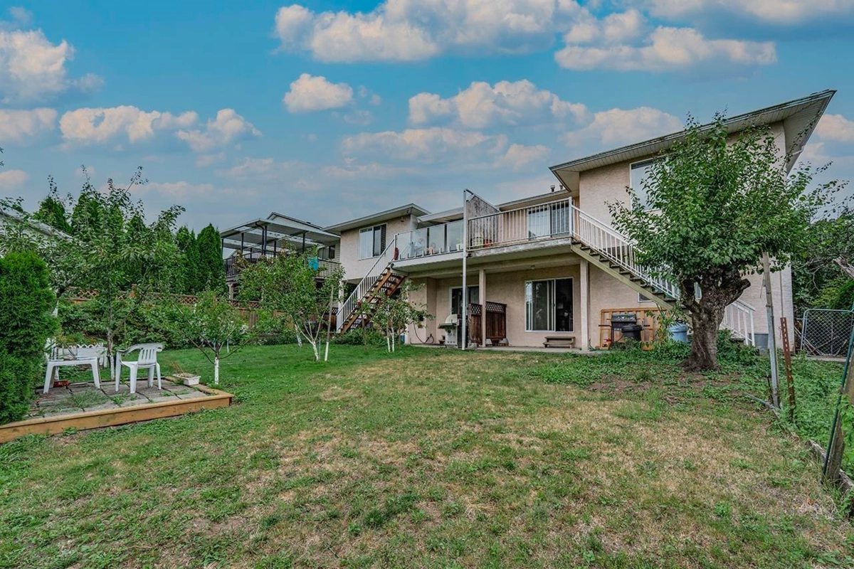 Bedroom 3 Photo of 620 Thirteenth Street, New Westminster, BC