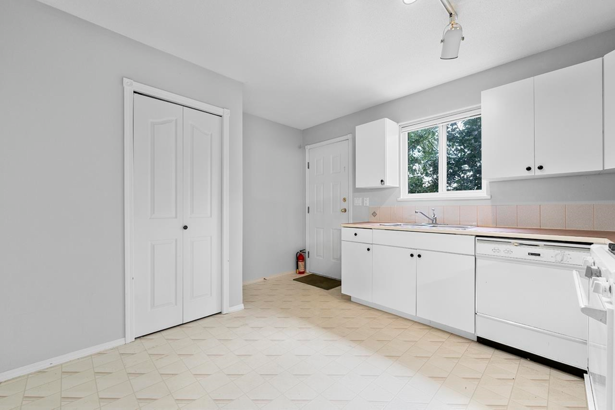 Bedroom 4 Photo of 620 Thirteenth Street, New Westminster, BC