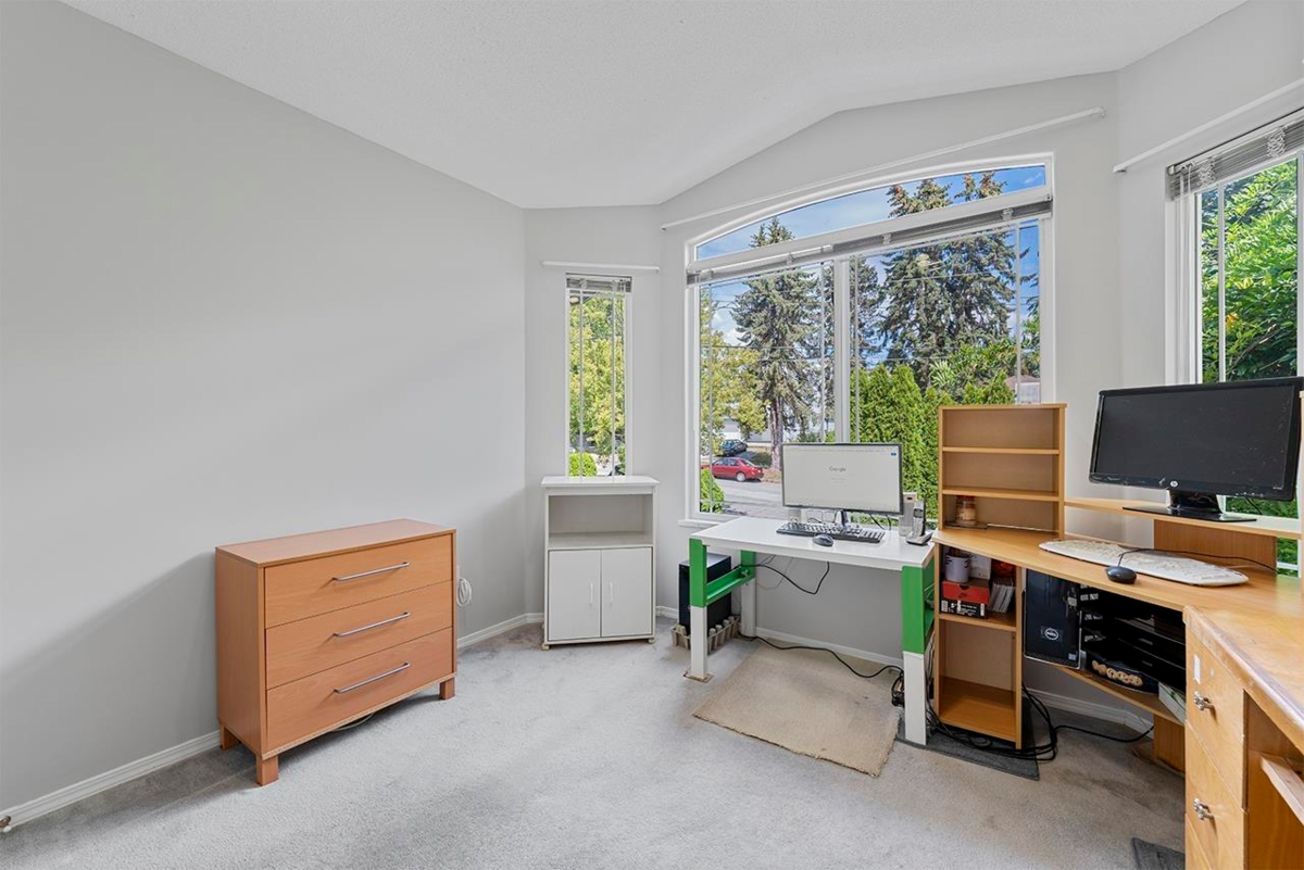 Dining Area Photo of 620 Thirteenth Street, New Westminster, BC