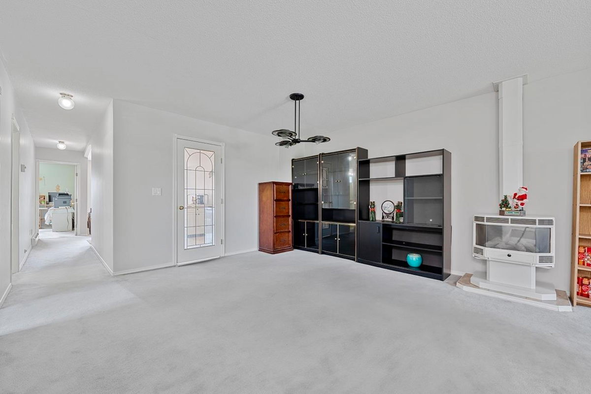 Family Room Photo of 620 Thirteenth Street, New Westminster, BC