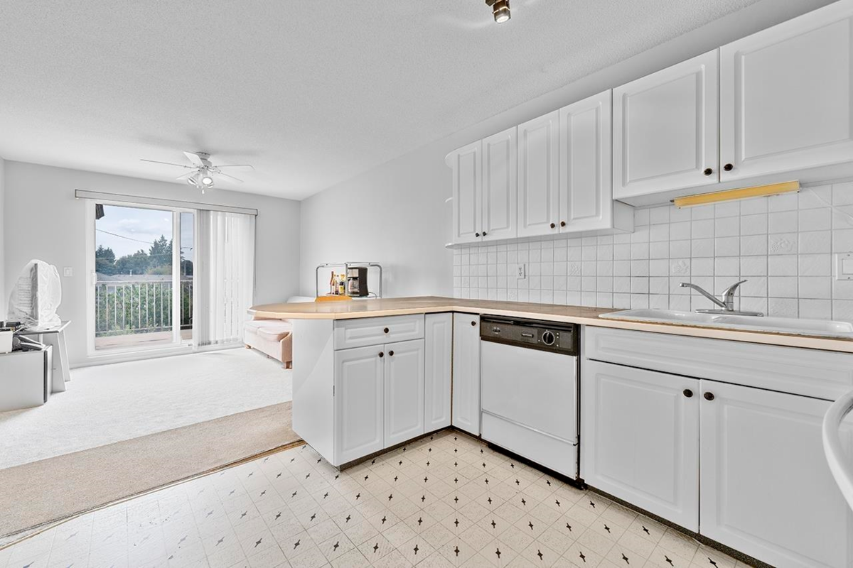 Primary Bedroom Photo of 620 Thirteenth Street, New Westminster, BC