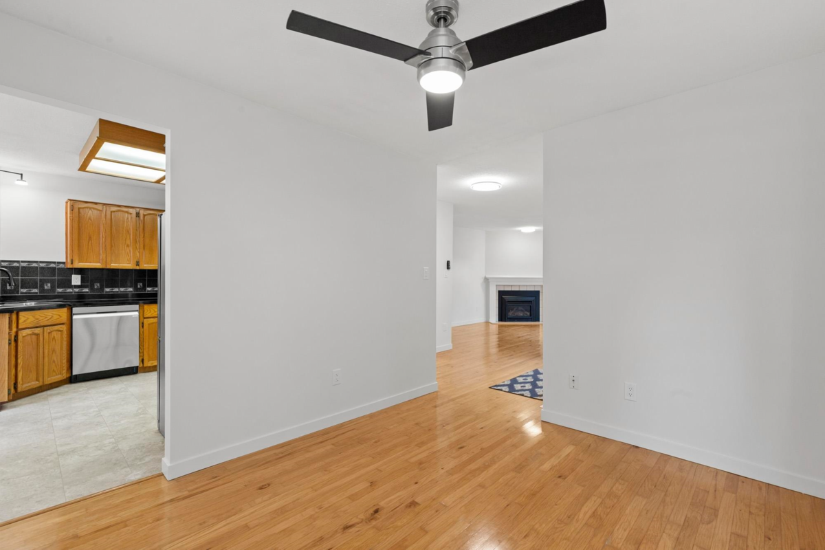 Breakfast Nook Photo of 32925 Orchid Court, Mission, BC