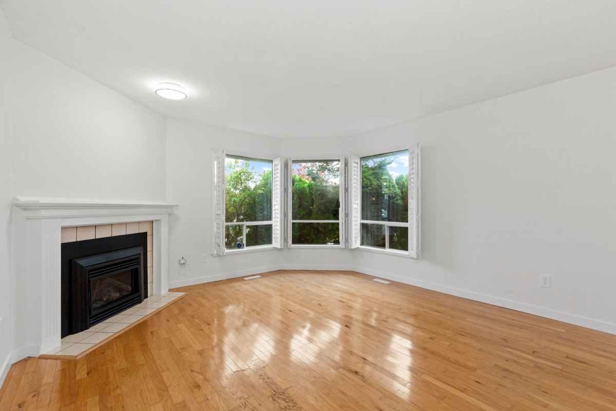 Dining Area Photo of 32925 Orchid Court, Mission, BC