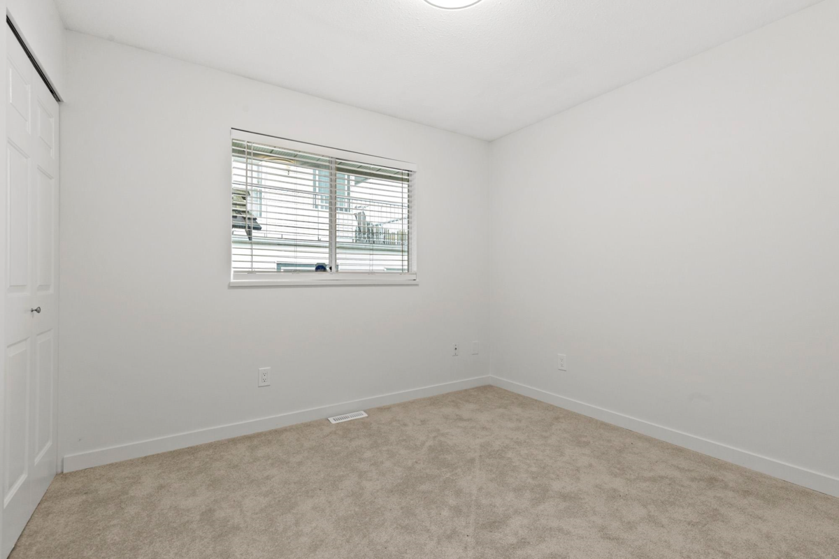 Entry Foyer Photo of 32925 Orchid Court, Mission, BC