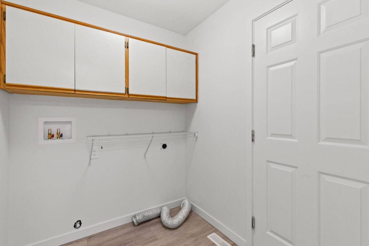 Garage Interior Photo of 32925 Orchid Court, Mission, BC