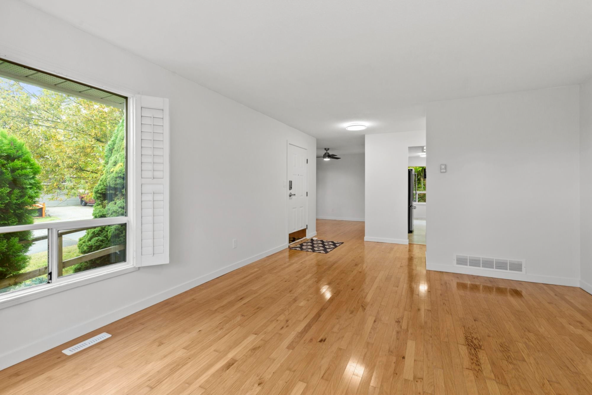 Kitchen Photo of 32925 Orchid Court, Mission, BC