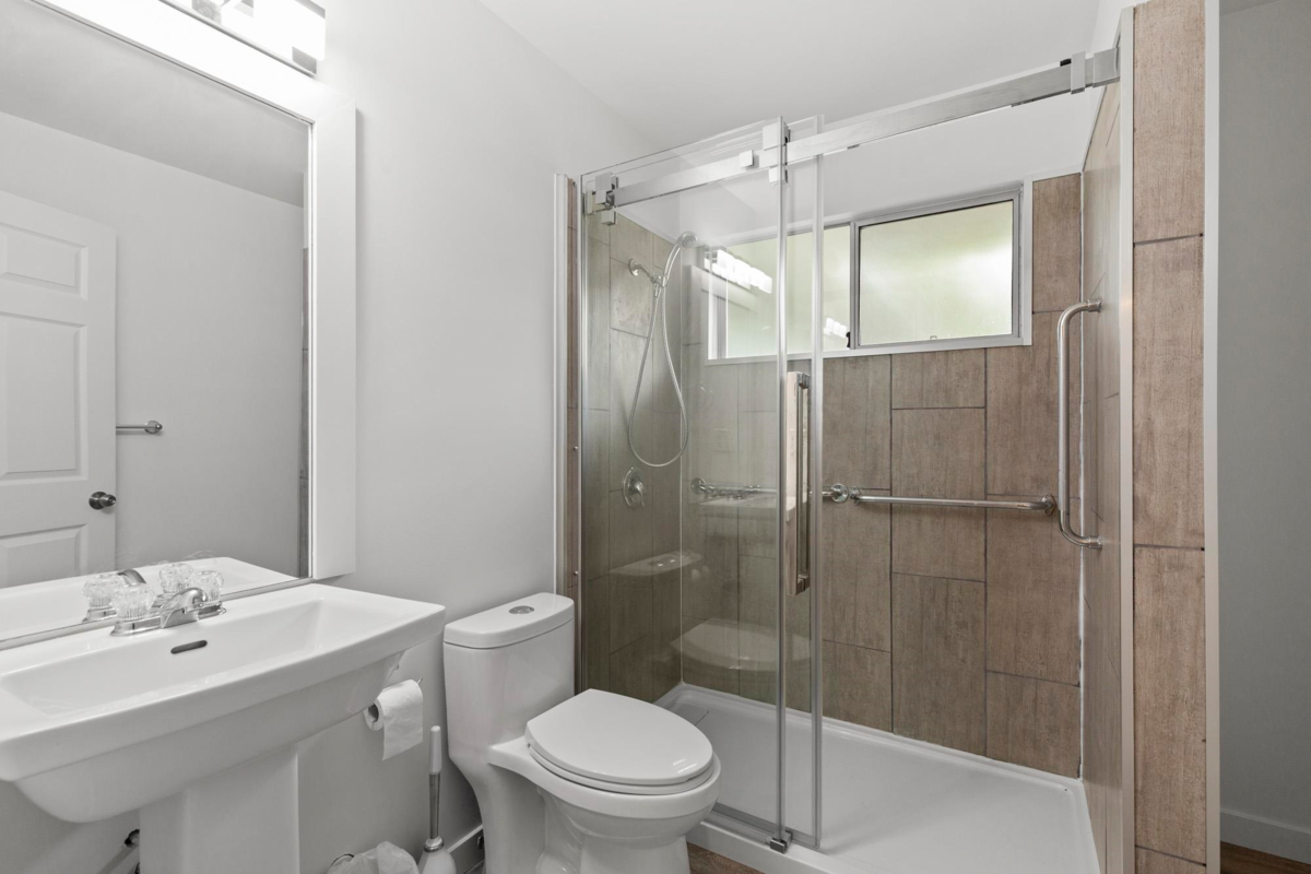 Laundry Room Photo of 32925 Orchid Court, Mission, BC