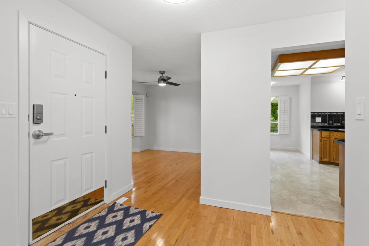 Living Room Photo of 32925 Orchid Court, Mission, BC