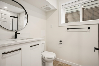 Basement Recreation Room Photo of 15962 North Bluff Road, White Rock, BC