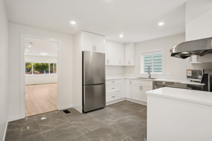 Breakfast Nook Photo of 15962 North Bluff Road, White Rock, BC