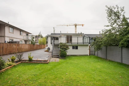 Front Yard Photo of 15962 North Bluff Road, White Rock, BC