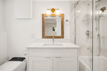 Mudroom Photo of 15962 North Bluff Road, White Rock, BC