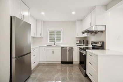 Primary Bedroom Photo of 15962 North Bluff Road, White Rock, BC