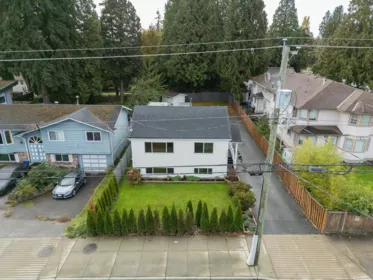 Swimming Pool Photo of 15962 North Bluff Road, White Rock, BC