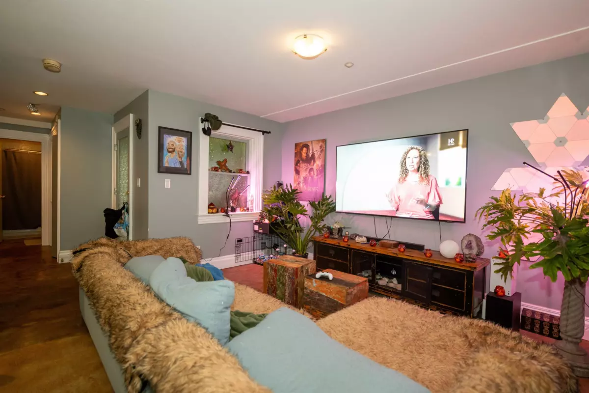 Dining Area Photo of 1119 Pendrell Street, Vancouver, BC