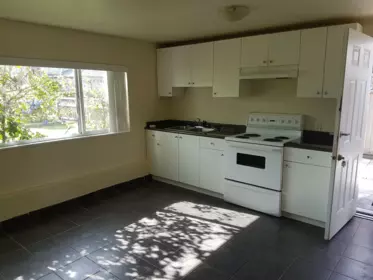 Kitchen Island Photo of 10120 Aintree Crescent, Richmond, BC