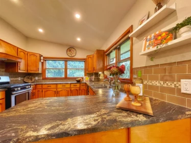Kitchen Island Photo of 3048 Hot Springs Road, Agassiz, BC