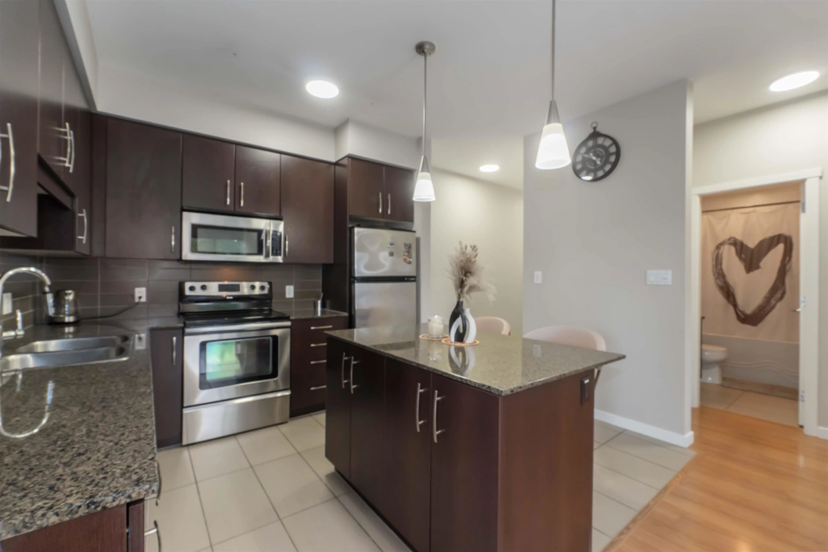 Basement Recreation Room Photo of 404 22290 North Avenue, Maple Ridge, BC