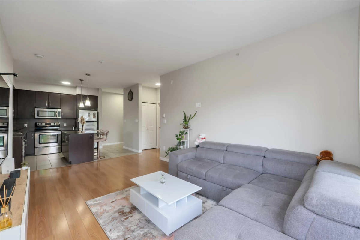 Entry Foyer Photo of 404 22290 North Avenue, Maple Ridge, BC