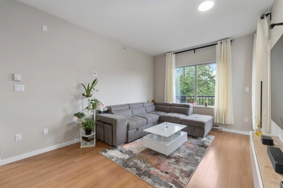 Guest Bathroom Photo of 404 22290 North Avenue, Maple Ridge, BC