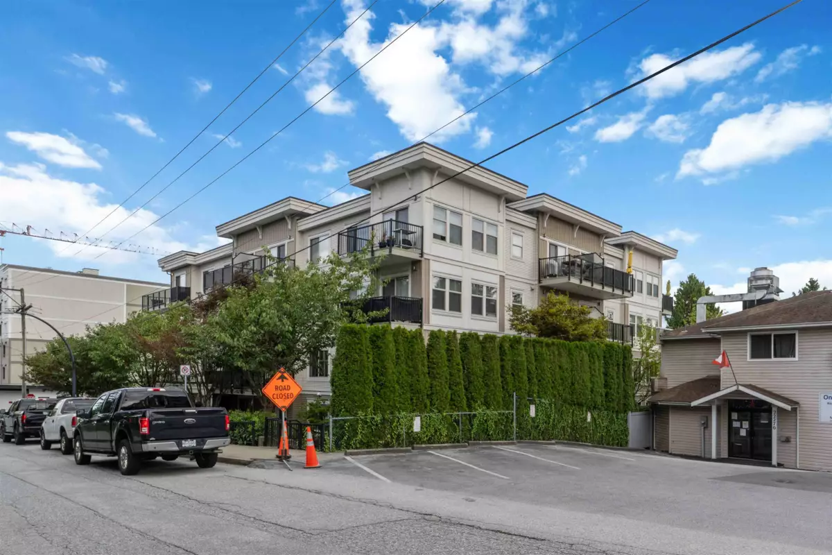Outdoor Deck Photo of 404 22290 North Avenue, Maple Ridge, BC
