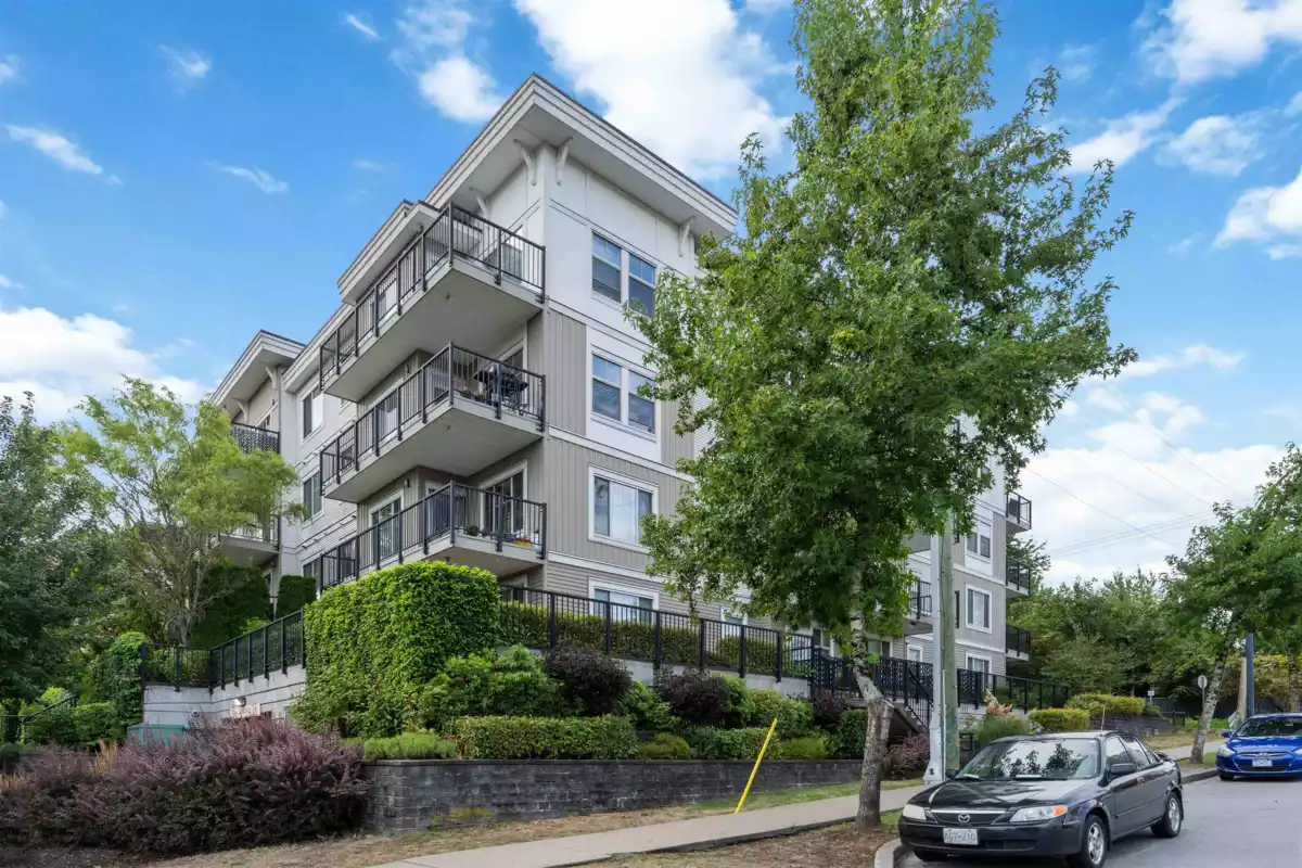 Powder Room Photo of 404 22290 North Avenue, Maple Ridge, BC
