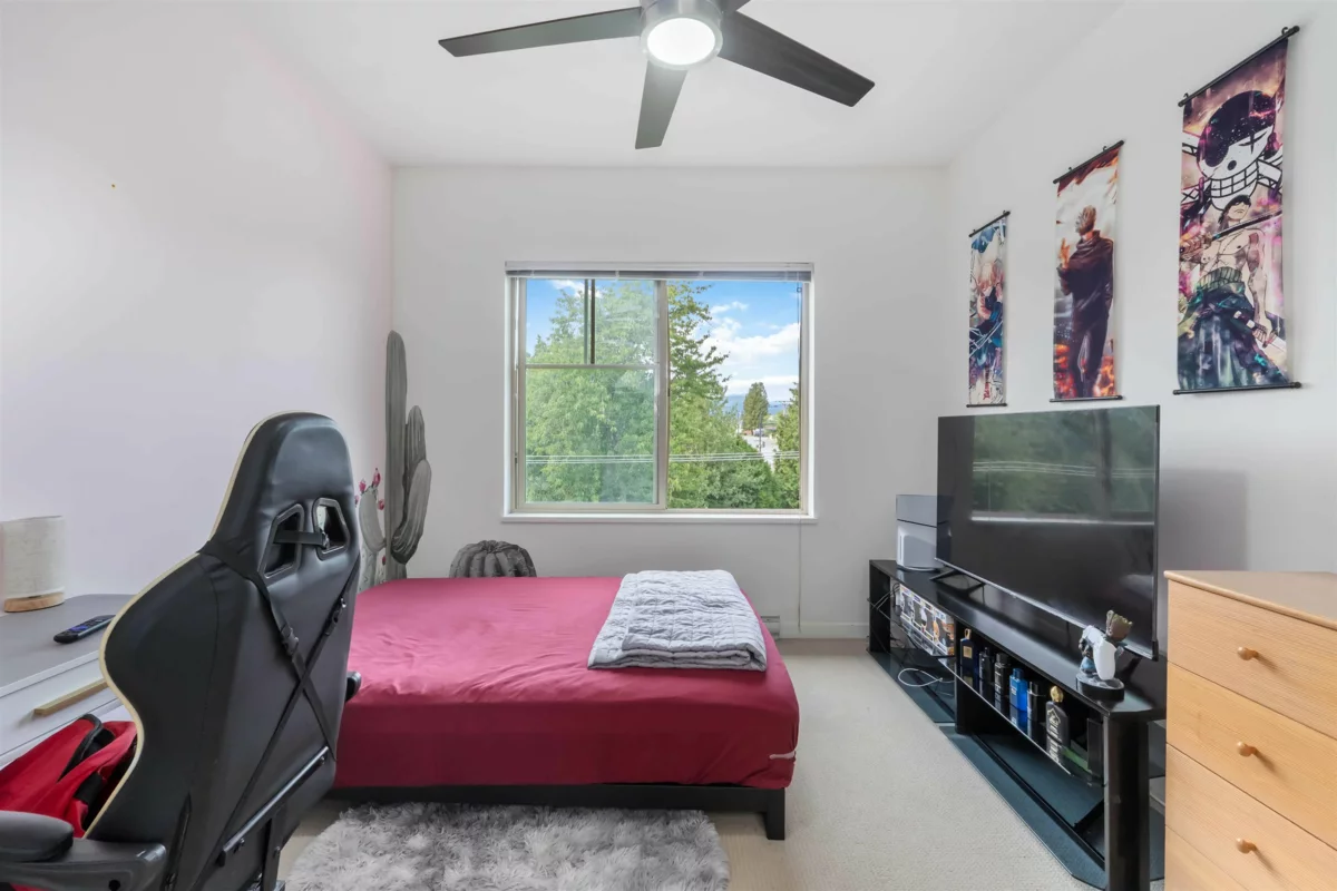 Primary Bathroom Photo of 404 22290 North Avenue, Maple Ridge, BC