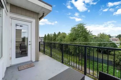 404 22290 North Avenue, Maple Ridge, BC
